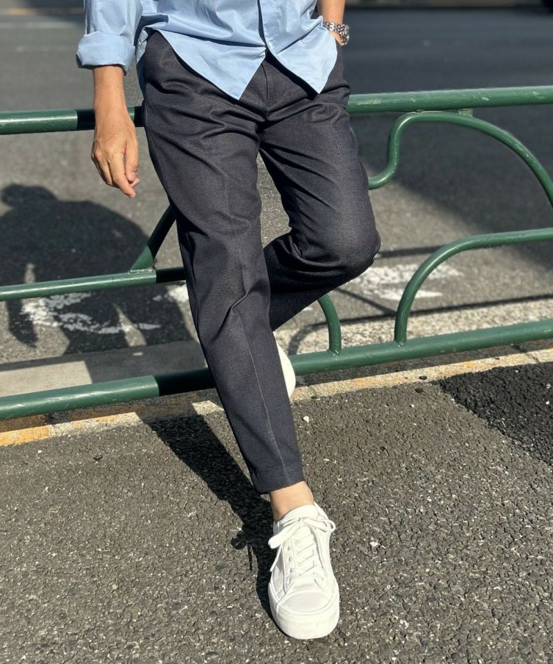 マーベラスデニム スリムテーパードスラックス【FLAT】