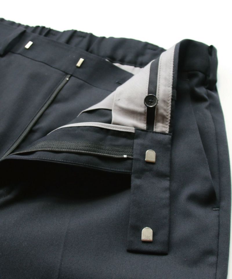 ストレッチ テーパードスラックス【FLAT】