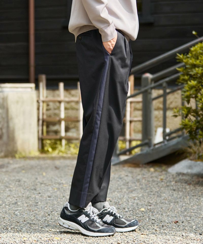 ドレスサイドラインパンツ【PLAY】